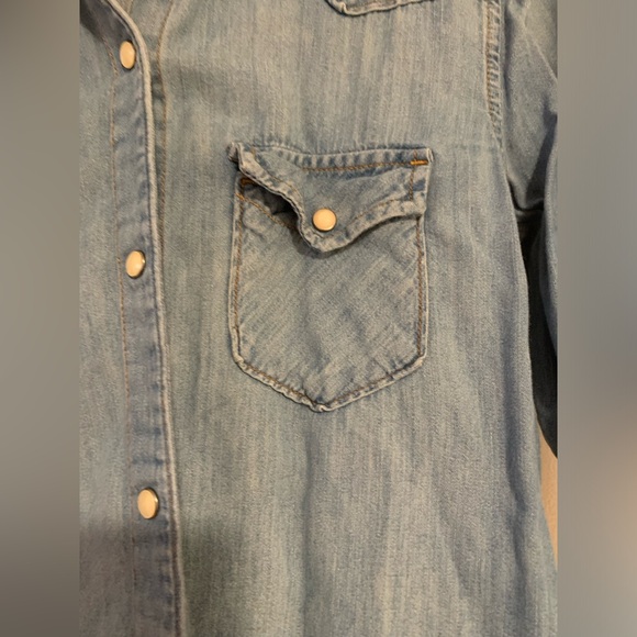 GAP Denim Shirt sz M - Picture 2 of 8